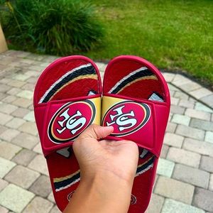 AUTHENTIC NFL 49ERS MENS/KIDS SLIPPERS SIZE 7-8 FITS ALL AGES